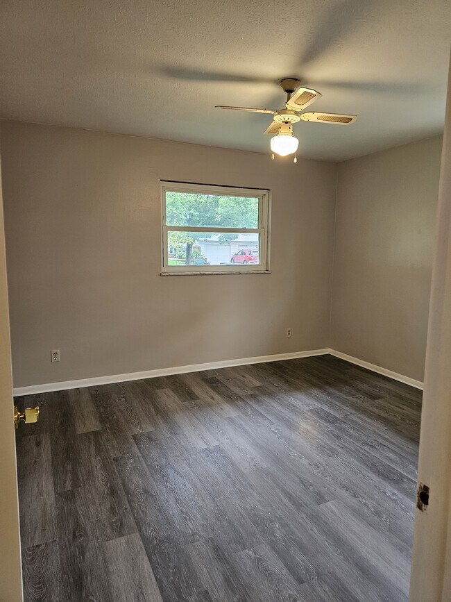 Building Photo - 1124 Mccarley Dr W
