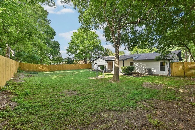 Building Photo - 11900 Dove Haven Dr