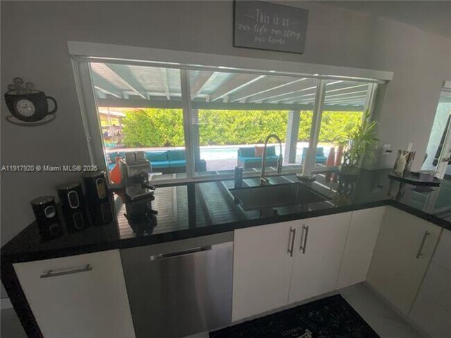 Building Photo - 7010 SW 144th Pl