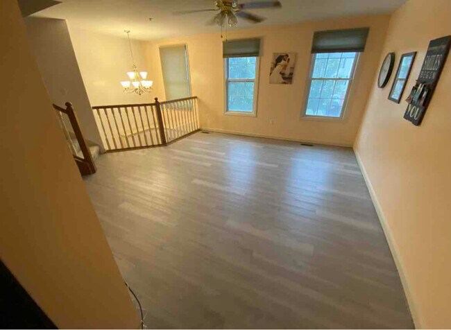 Building Photo - 225 Persimmon Lane