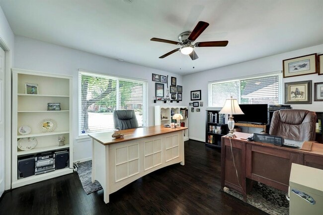 Building Photo - 2910 Freshmeadows Dr