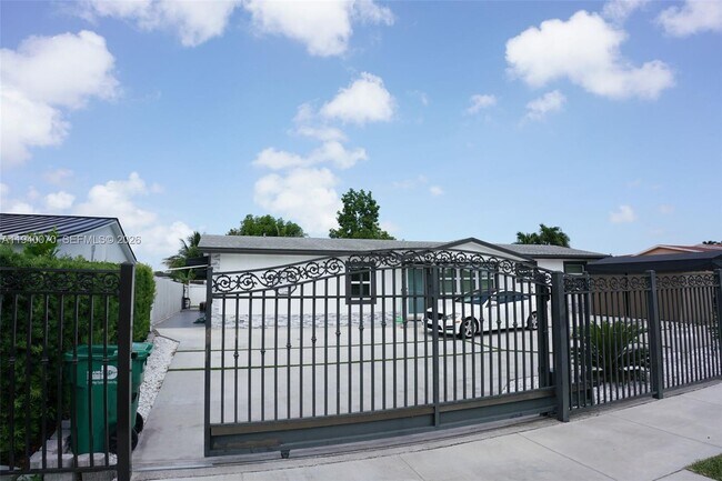 Building Photo - 20301 SW 118th Ave