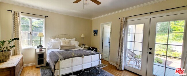 Building Photo - 4733 San Feliciano Dr