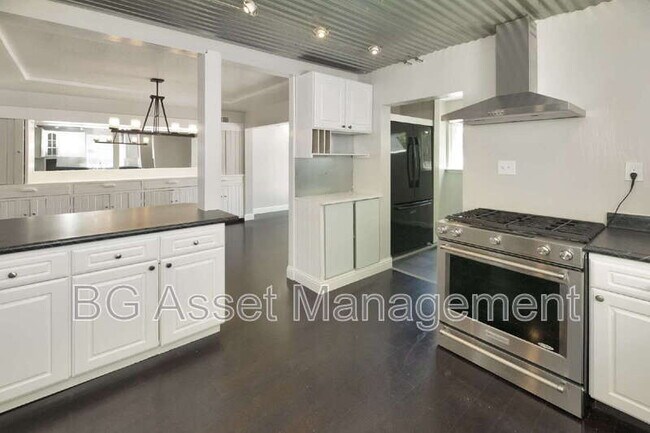 Building Photo - 2359 Prune St