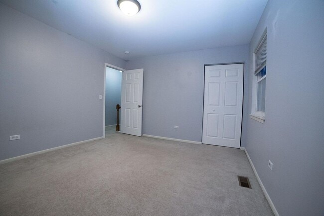 Building Photo - 2213 Pontiac Cir