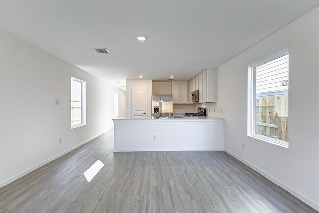Building Photo - 21555 Carosella Dr
