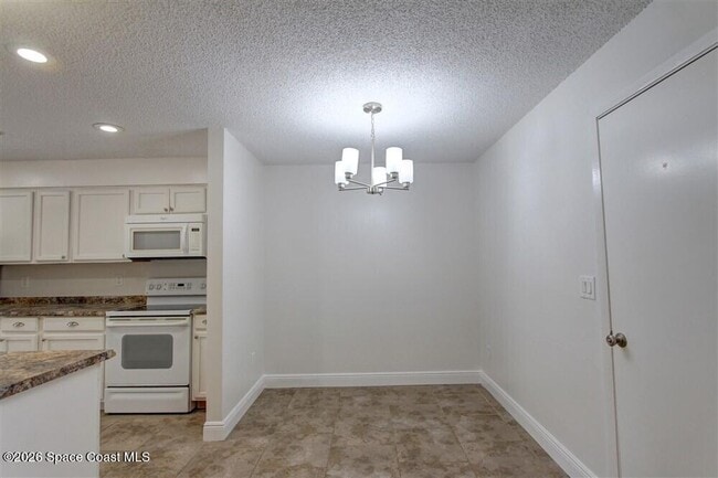 Building Photo - 283 E Towne Pl