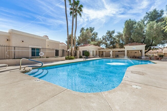 Building Photo - 3 bed 2 bath condo, Alma School and Elliot