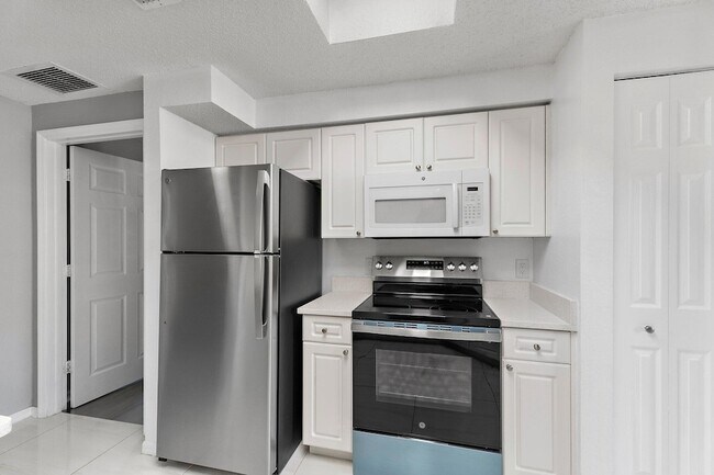 Building Photo - 3019 Alcazar Pl