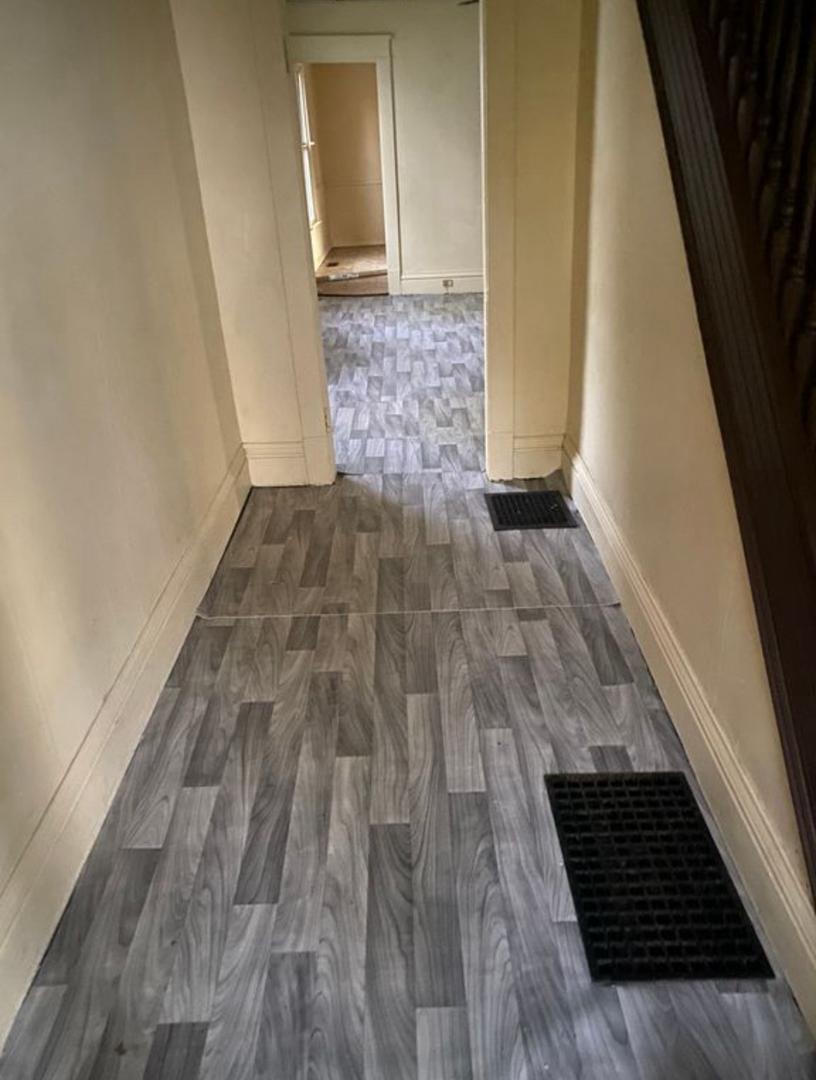 Building Photo - 384 Meek St