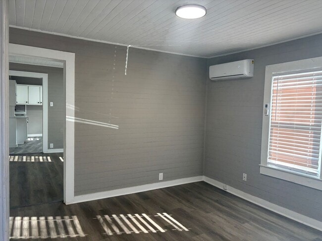 Building Photo - 1095