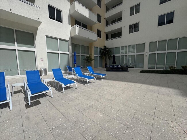 Building Photo - 18800 NE 29th Ave