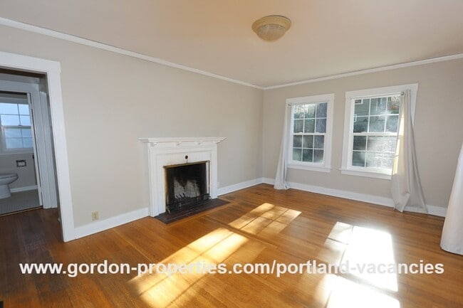 Building Photo - MOVE IN SPECIAL: SE Cesar E Chavez Blvd - ...