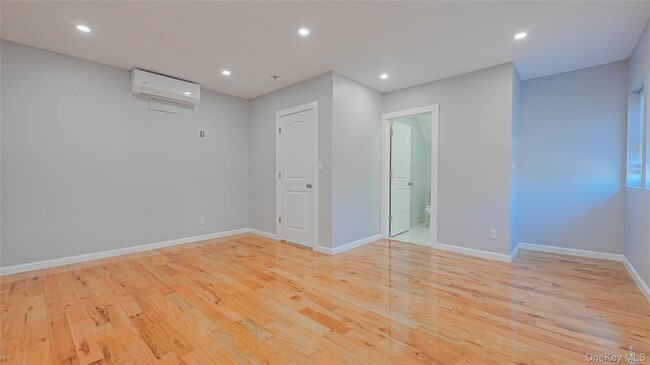 Building Photo - 436 E 5th St