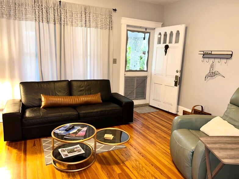 Building Photo - 1039 Riviera St