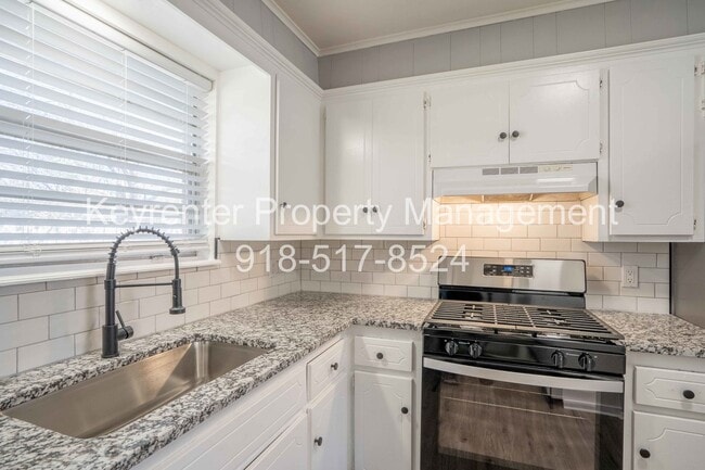 Building Photo - 3 Bedroom Broken Arrow Home, Available for an immediate move in!