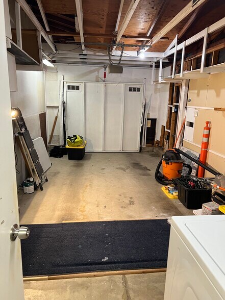 Building Photo - 1931 Nuevo St