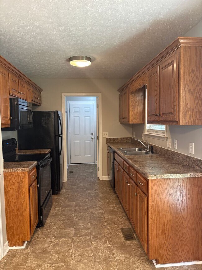 Building Photo - Charming Home with Covered Back Deck and Fenced in Yard...