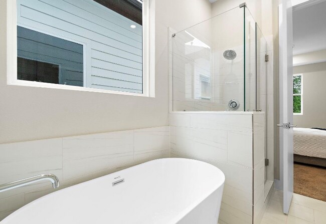 Building Photo - New Listing! Beautiful 3 Bed, 2.5 Bath Home