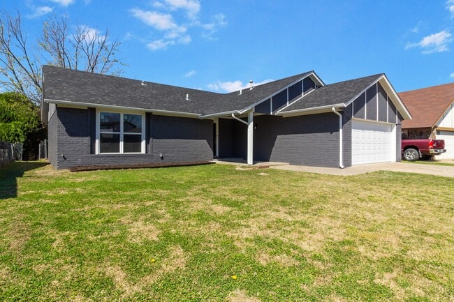 Building Photo - 8418 N 117th E Ave
