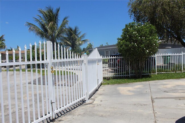 Building Photo - 30724 SW 154th Ct