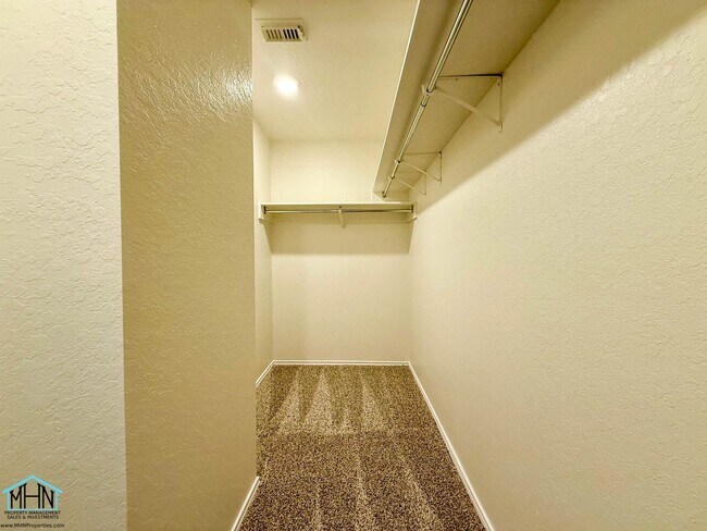 Building Photo - Beautifully Updated 2-Story 3-Bedroom, 2.5-Bathroom Gem Nestled in the Heart of San Antonio!