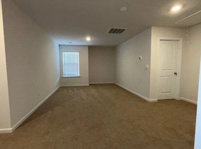 Building Photo - Beautiful Piedmont Home
