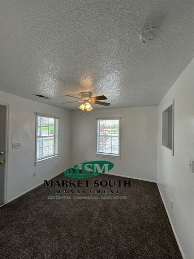 Building Photo - AFFORDABLE WESTSIDE HOME
