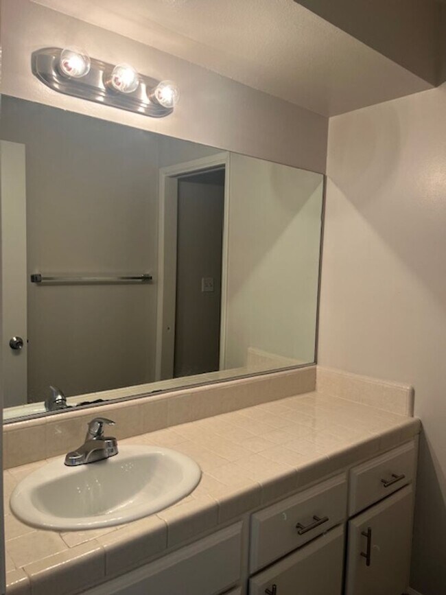 Building Photo - DC817