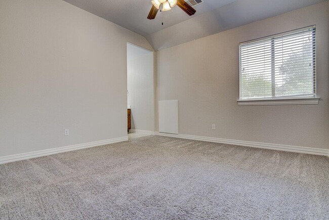 Building Photo - 1425 River Forest Dr