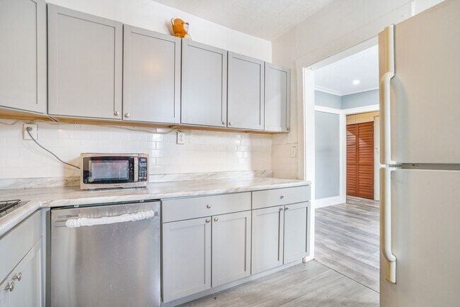 Building Photo - 1707 W Wallen Ave