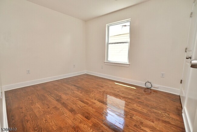 Building Photo - 478 S 16th St
