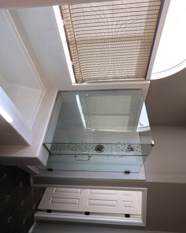 Building Photo - NW Bakersfield 4 Bed 2 Bath – Split Deposi...