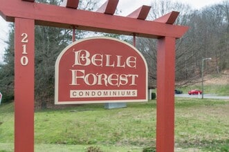 Building Photo - Great corner studio location in Belle Forest.