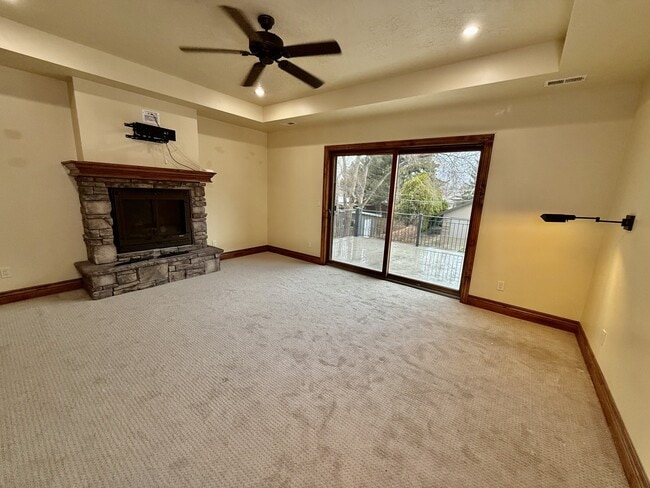 Building Photo - 6819 S Greenfield Way