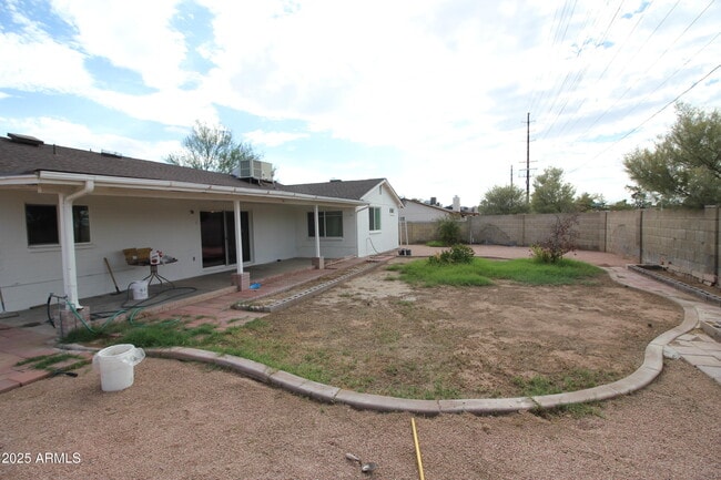 Building Photo - 626 W Paseo Way