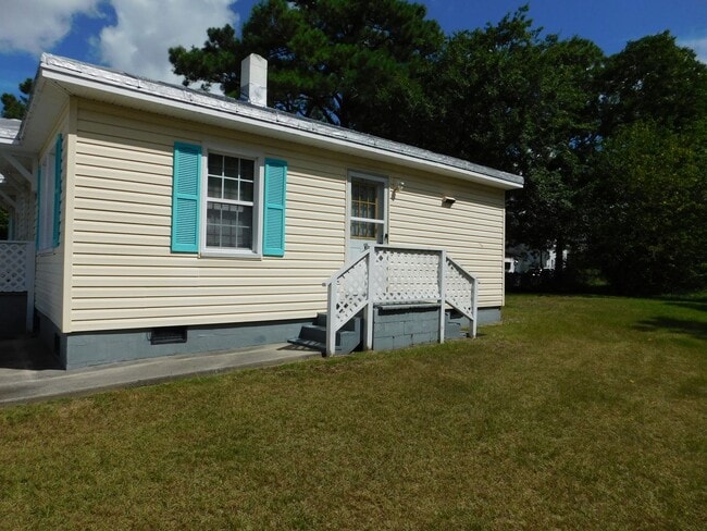 Building Photo - 712 N B St