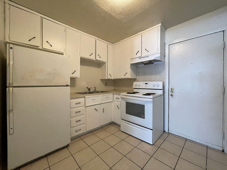 Building Photo - 803 Sissom Rd