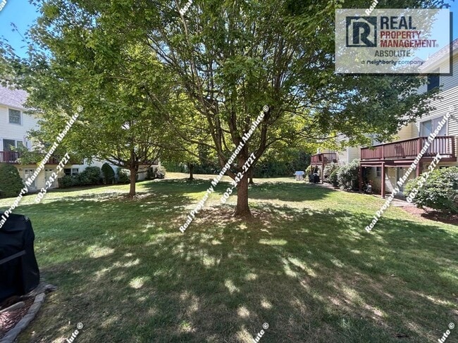 Building Photo - Spacious 3 bed 2.5 bath Townhome in Kessle...