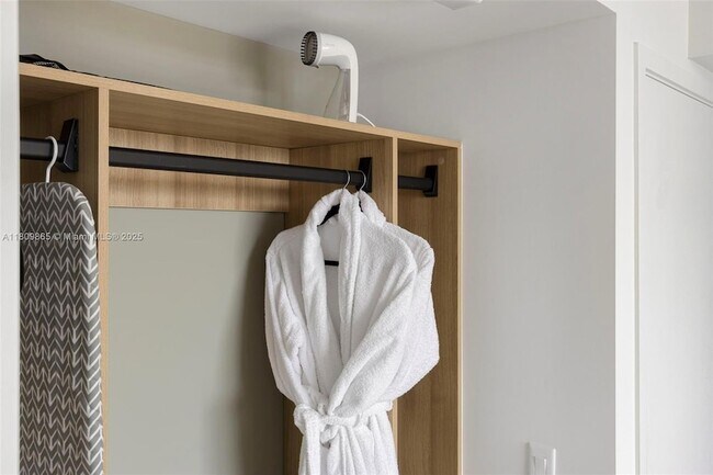 Building Photo - 159 NE 6th St