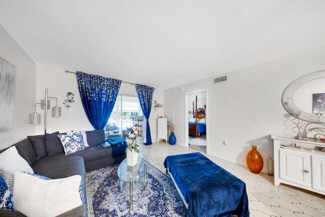 Building Photo - 19051 NE 2nd Ave