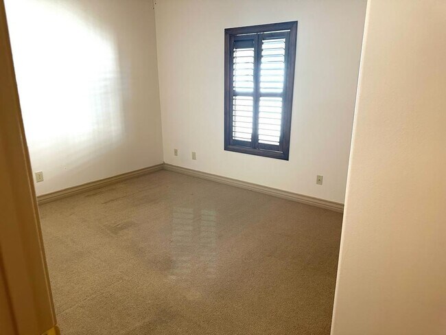 Building Photo - 2610 Vineyard Loop