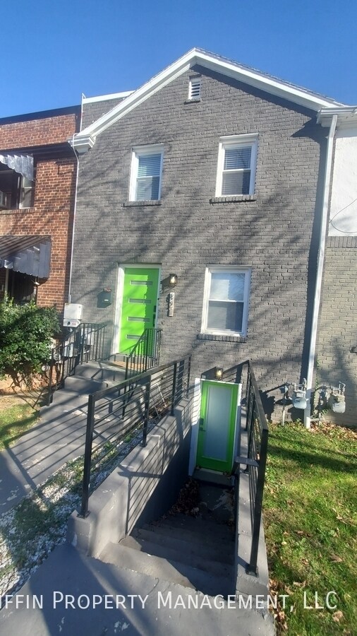 Building Photo - 821 20th St NE