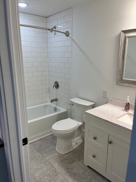 Building Photo - 174 Park Ave