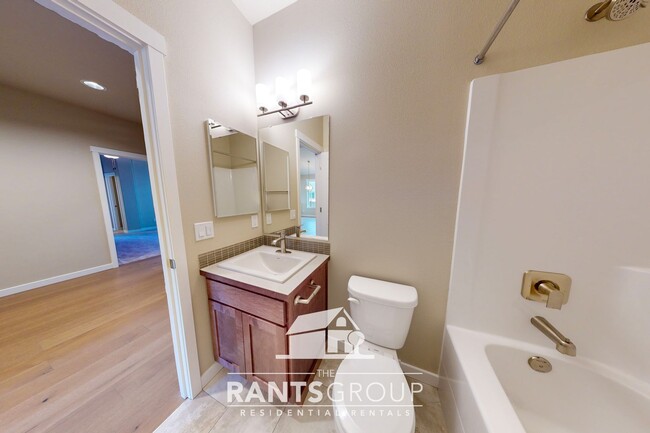 Building Photo - Newer Rambler in Hawks Prairie! Easy JBLM ...