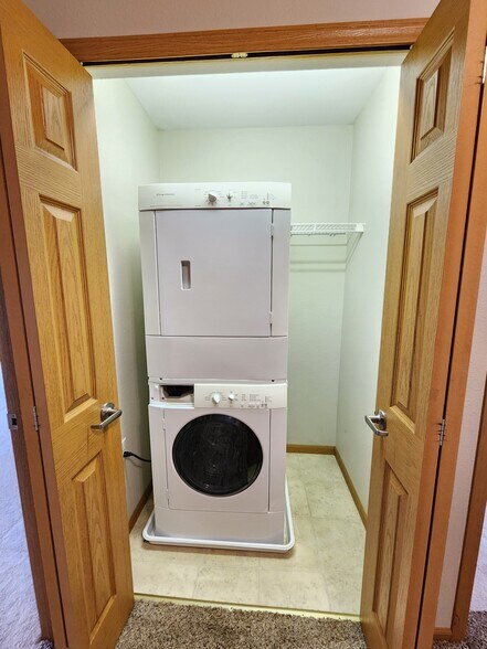 Building Photo - 7529 Crosscreek Dr