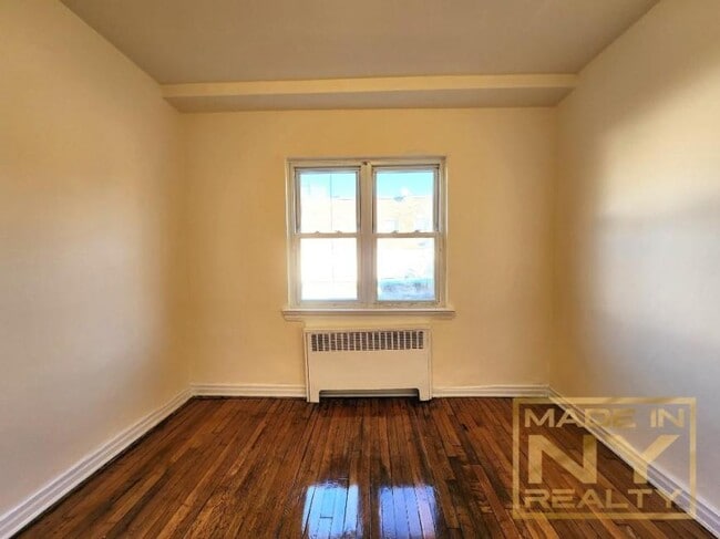 Building Photo - 2 bedroom in BAYSIDE NY 11361
