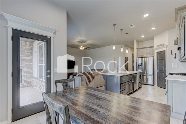 Building Photo - Gorgeous 3 Bedroom Home with Storm Shelter located in The Waters in Moore!! **All Appliances Incl...