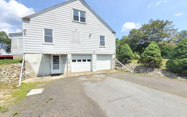 Building Photo - 351 Harriman Heights Rd