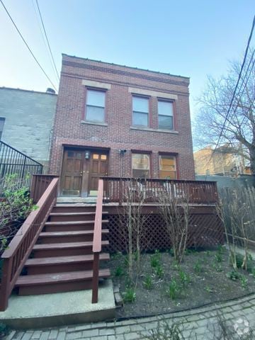 Building Photo - 852 W Diversey Pkwy